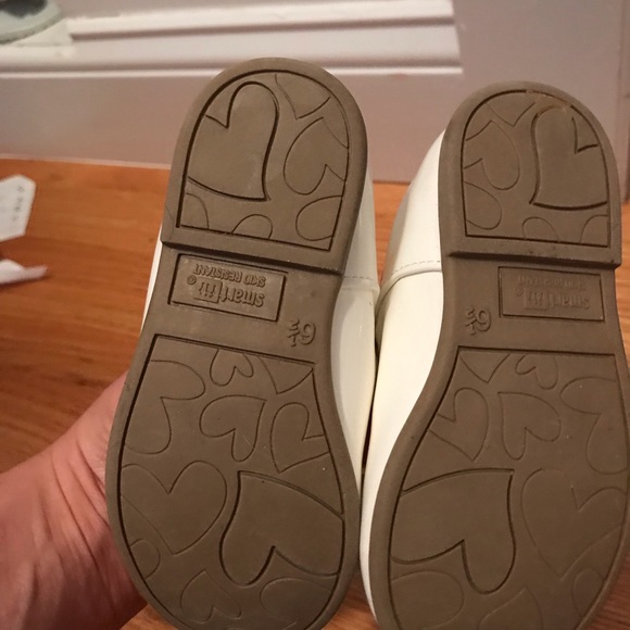 Carters white patent leather shoes with strap - Picture 3 of 3